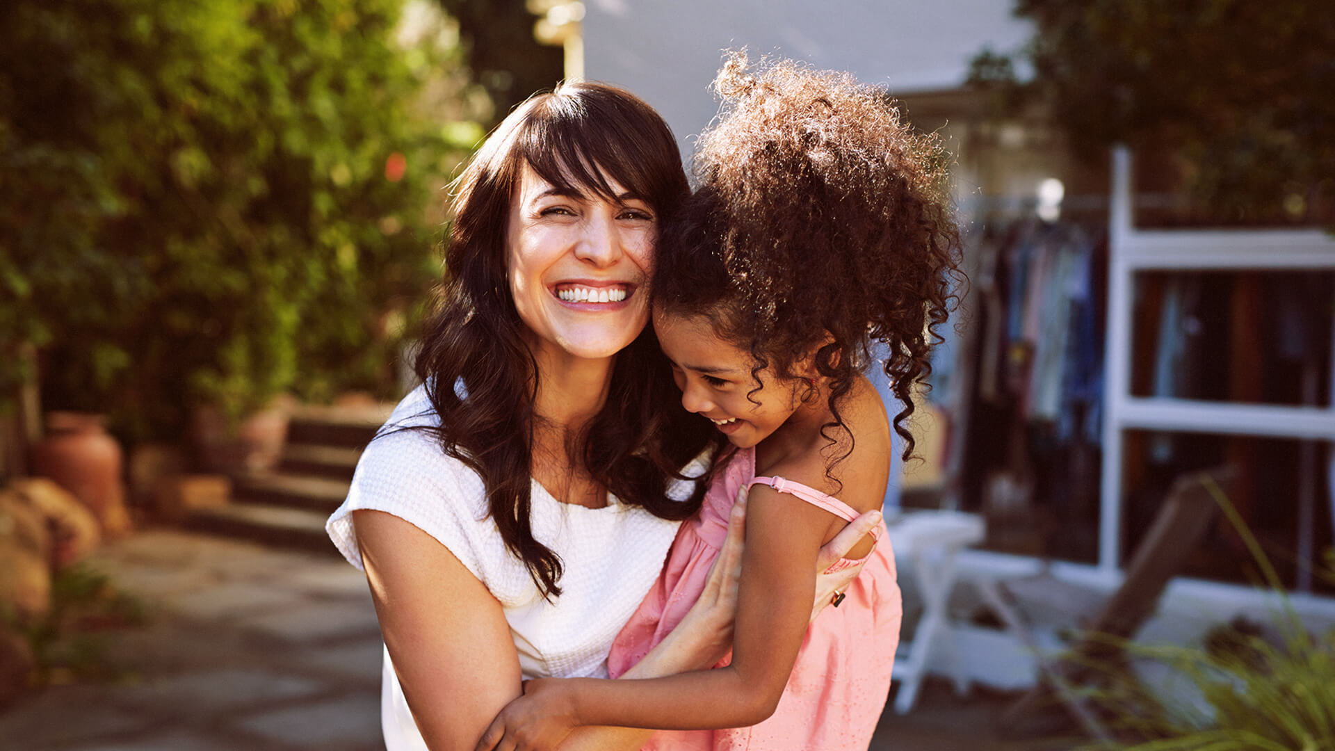 Header Mother Daughter Hug